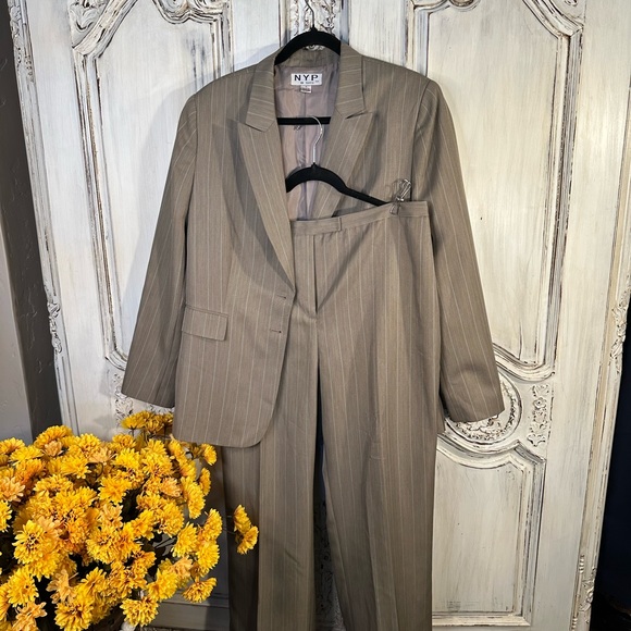 NYP Suits Woman’s Taupe Pinstripe Two Piece Pant Suit - Picture 1 of 10